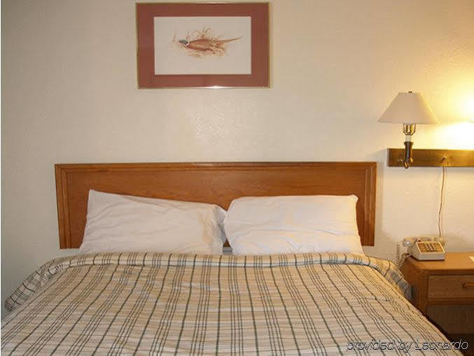 Red Carpet Inn & Suites New Cumberland Exteriör bild